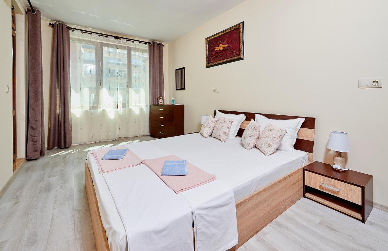 Art Apartments In Pomorie Exterior photo